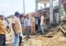 बिग ब्रेकिंग सिद्धार्थनगर में भ्रष्टाचार की भेंट चढ़ा निर्माण कार्य: बिना आंधी-पानी भरभराकर गिरा मछली मंडी का गेट, मलबे में दबने से एक मजदूर की मौत, 6 घायल
