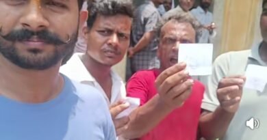 गैस सिलेंडर न मिलने पर भड़के उपभोक्ता, गैस एजेंसी पर मनमानी का आरोप लगाकर किया जोरदार हंगामा