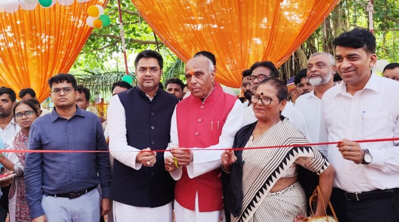 सिद्धार्थनगर: केंद्र सरकार के 12 वर्ष पूर्ण होने पर बढ़नी में भव्य ‘जनकल्याण शिविर व स्वास्थ्य मेला’ आयोजित, दिग्गजों ने किया शुभारंभ