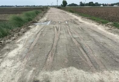 **करोड़ों की सड़क, चंद दिनों का साथ: भारतभारी में ₹2.32 करोड़ की सीसी सड़क की उखड़ी गिट्टियां, जांच के आदेश** **करोड़ों की सड़क, चंद दिनों का साथ: भारतभारी में ₹2.32 करोड़ की सीसी सड़क की उखड़ी गिट्टियां, जांच के आदेश**