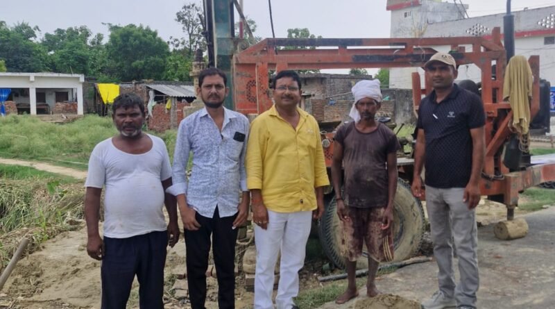 3 साल पुराने पेयजल संकट का हुआ स्थायी अंत: सेवरा के ग्राम प्रधान ने 450 फीट गहरी दो बोरिंग कराकर बुझाई भरौली की प्यास, ग्रामीणों में खुशी की लहर 3 साल पुराने पेयजल संकट का हुआ स्थायी अंत: सेवरा के ग्राम प्रधान ने 450 फीट गहरी दो बोरिंग कराकर बुझाई भरौली की प्यास, ग्रामीणों में खुशी की लहर