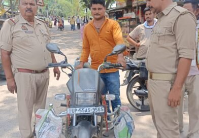 उसका बाजार में सघन वाहन चेकिंग अभियान: नियमों का उल्लंघन करने वालों को पुलिस की सख्त हिदायत उसका बाजार में सघन वाहन चेकिंग अभियान: नियमों का उल्लंघन करने वालों को पुलिस की सख्त हिदायत