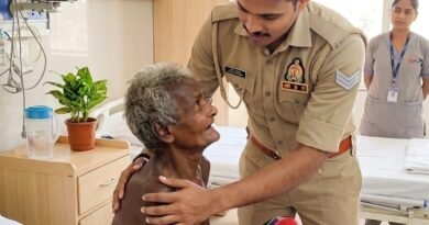 वर्दी में मानवता: जब रक्षक ही बन जाए ‘मसीहा’, सिद्धार्थनगर के पुलिसकर्मी धीरेंद्र प्रताप सिंह की सेवा भावना को सलाम