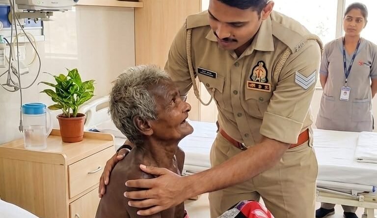 वर्दी में मानवता: जब रक्षक ही बन जाए ‘मसीहा’, सिद्धार्थनगर के पुलिसकर्मी धीरेंद्र प्रताप सिंह की सेवा भावना को सलाम