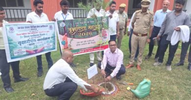 एक पेड़ माँ के नाम’ अभियान: सिद्धार्थनगर न्यायालय परिसर में न्यायिक अधिकारियों ने किया वृहद वृक्षारोपण