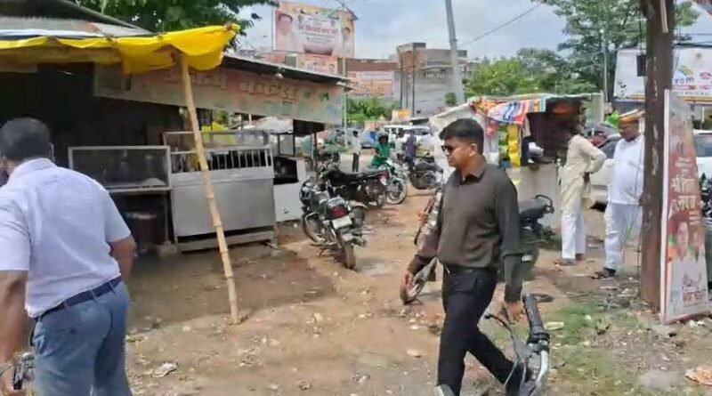 *सिद्धार्थनगर में भारी बारिश के बाद सड़कों पर उतरे DM शिवशरणप्पा GN; जलजमाव का निरीक्षण कर दिए तत्काल निकासी के निर्देश* *सिद्धार्थनगर में भारी बारिश के बाद सड़कों पर उतरे DM शिवशरणप्पा GN; जलजमाव का निरीक्षण कर दिए तत्काल निकासी के निर्देश*