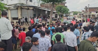 दर्दनाक सड़क हादसा: अज्ञात ट्रैक्टर-ट्रॉली की चपेट में आने से 19 वर्षीय युवक की मौत, बड़ा भाई गंभीर