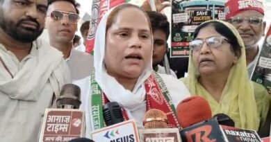 सपा का हल्लाबोल: जौहर यूनिवर्सिटी के समर्थन में सड़क पर उतरे सपा कार्यकर्ता, कलेक्ट्रेट पर जोरदार प्रदर्शन