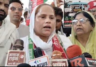 सपा का हल्लाबोल: जौहर यूनिवर्सिटी के समर्थन में सड़क पर उतरे सपा कार्यकर्ता, कलेक्ट्रेट पर जोरदार प्रदर्शन