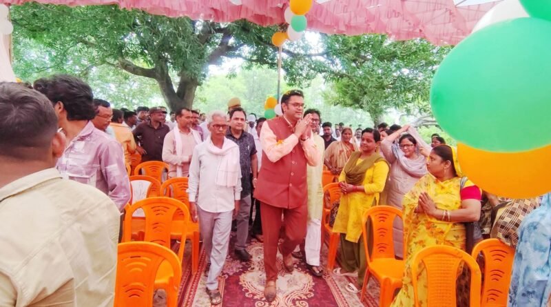 जी राम जी योजना से किसानों की तकदीर और तस्वीर बदलेगी : विधायक, बढ़नी के घरुवार गांव में जुटे जनप्रतिनिधि और अधिकारी जी राम जी योजना से किसानों की तकदीर और तस्वीर बदलेगी : विधायक, बढ़नी के घरुवार गांव में जुटे जनप्रतिनिधि और अधिकारी
