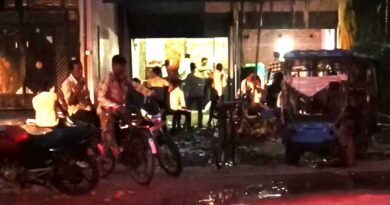 प्रशासन की उदासीनता से नगर पंचायत बढ़नी में खुले आम सार्वजनिक जगहों पर सड़क किनारे शराब पीने वालों का लगता है जमावड़ा