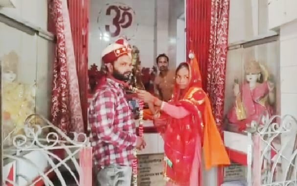 **सिद्धार्थनगर: प्रेम प्रसंग का सुखद अंत, थाने से मंदिर पहुंचे प्रेमी युगल ने परिजनों की मौजूदगी में रचाई शादी**
