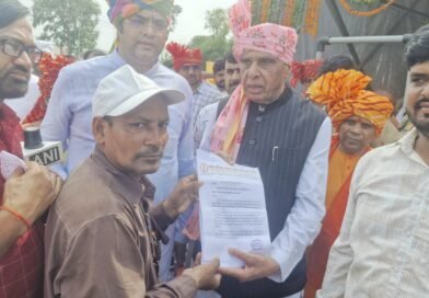 बस्ती-डुमरियागंज मार्ग पर भीषण हादसा: ट्रक और कंटेनर की आमने-सामने जोरदार टक्कर, एक चालक की मौत, दूसरा गंभीर बस्ती-डुमरियागंज मार्ग पर भीषण हादसा: ट्रक और कंटेनर की आमने-सामने जोरदार टक्कर, एक चालक की मौत, दूसरा गंभीर