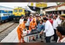 उस्का बाजार रेलवे स्टेशन पर बड़ा हादसा: चलती ट्रेन से उतरते समय युवक का पैर कटा, हालत गंभीर