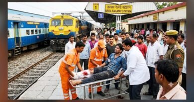 उस्का बाजार रेलवे स्टेशन पर बड़ा हादसा: चलती ट्रेन से उतरते समय युवक का पैर कटा, हालत गंभीर