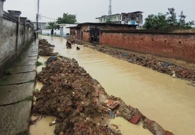 सिद्धार्थ नगर – आज़ाद नगर–बेलसर रोड निर्माण की मांग को लेकर भड़के नागरिक, जिलाधिकारी को सौंपा ज्ञापन