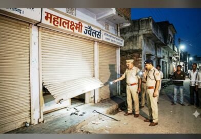 ## शोहरतगढ़ में पुलिस को खुली चुनौती: थाने से 500 मीटर दूर महालक्ष्मी ज्वैलर्स में लाखों की सनसनीखेज चोरी ## शोहरतगढ़ में पुलिस को खुली चुनौती: थाने से 500 मीटर दूर महालक्ष्मी ज्वैलर्स में लाखों की सनसनीखेज चोरी