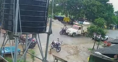 शोहरतगढ़ : मड़वा चौराहे पर तेज रफ्तार पिकअप ने बाइक को मारी टक्कर, 65 वर्षीय बुजुर्ग की मौके पर मौत; दो घायल शोहरतगढ़ : मड़वा चौराहे पर तेज रफ्तार पिकअप ने बाइक को मारी टक्कर, 65 वर्षीय बुजुर्ग की मौके पर मौत; दो घायल