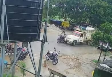 शोहरतगढ़ : मड़वा चौराहे पर तेज रफ्तार पिकअप ने बाइक को मारी टक्कर, 65 वर्षीय बुजुर्ग की मौके पर मौत; दो घायल शोहरतगढ़ : मड़वा चौराहे पर तेज रफ्तार पिकअप ने बाइक को मारी टक्कर, 65 वर्षीय बुजुर्ग की मौके पर मौत; दो घायल