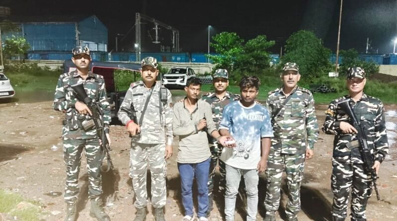 भारत-नेपाल सीमा पर एसएसबी की बड़ी कार्रवाई: 9.23 ग्राम स्मैक के साथ दो तस्कर गिरफ्तार भारत-नेपाल सीमा पर एसएसबी की बड़ी कार्रवाई: 9.23 ग्राम स्मैक के साथ दो तस्कर गिरफ्तार