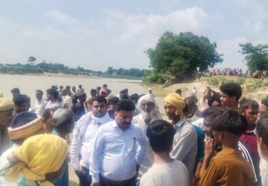 अंतिम संस्कार के दौरान बैदौली घाट पर दर्दनाक हादसा: नदी में बहे तीन युवक, प्रशासनिक स्तर पर राहत और खोज अभियान जारी अंतिम संस्कार के दौरान बैदौली घाट पर दर्दनाक हादसा: नदी में बहे तीन युवक, प्रशासनिक स्तर पर राहत और खोज अभियान जारी