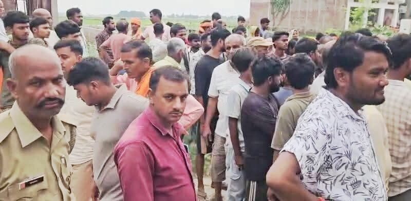 तेज रफ्तार ट्रक का कहर: 13 वर्षीय बच्ची की कुचलकर दर्दनाक मौत, ग्रामीणों ने लगाया सड़क जाम
