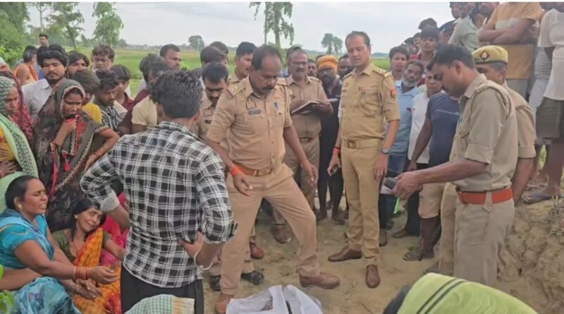 सनसनीखेज: सिद्धार्थनगर में संदिग्ध परिस्थितियों में पेड़ से लटकता मिला युवक का शव, मां ने लगाया हत्या का आरोप सनसनीखेज: सिद्धार्थनगर में संदिग्ध परिस्थितियों में पेड़ से लटकता मिला युवक का शव, मां ने लगाया हत्या का आरोप