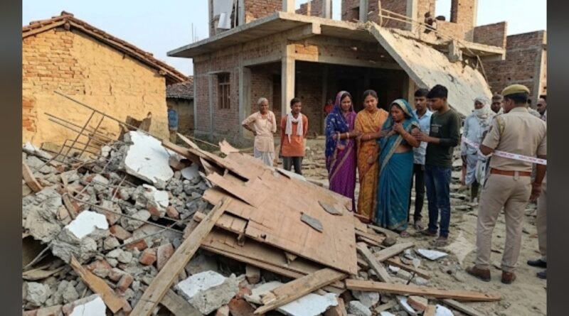 सिद्धार्थनगर में दर्दनाक हादसा: नवनिर्मित मकान का छज्जा गिरने से युवक की मौत, परिवार में मचा कोहराम सिद्धार्थनगर में दर्दनाक हादसा: नवनिर्मित मकान का छज्जा गिरने से युवक की मौत, परिवार में मचा कोहराम