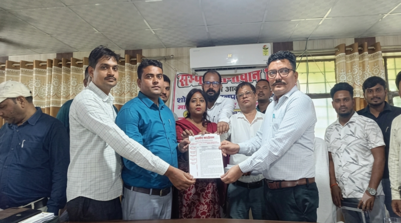  उत्तर प्रदेश लेखपाल संघ ने सौंपा ज्ञापन: मांगें पूरी न होने पर 5 अगस्त से प्रदेशव्यापी आंदोलन की चेतावनी