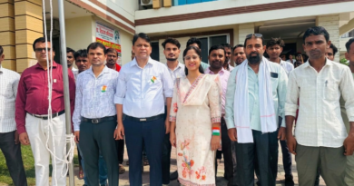 सिद्धार्थनगर में 80वां स्वतंत्रता दिवस हर्षोल्लास के साथ संपन्न: कलेक्ट्रेट, जनपद न्यायालय, अस्पतालों और शिक्षण संस्थानों में हुई ध्वजारोहण की धूम सिद्धार्थनगर में 80वां स्वतंत्रता दिवस हर्षोल्लास के साथ संपन्न: कलेक्ट्रेट, जनपद न्यायालय, अस्पतालों और शिक्षण संस्थानों में हुई ध्वजारोहण की धूम