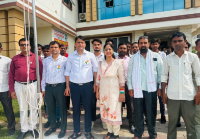 सिद्धार्थनगर में 80वां स्वतंत्रता दिवस हर्षोल्लास के साथ संपन्न: कलेक्ट्रेट, जनपद न्यायालय, अस्पतालों और शिक्षण संस्थानों में हुई ध्वजारोहण की धूम सिद्धार्थनगर में 80वां स्वतंत्रता दिवस हर्षोल्लास के साथ संपन्न: कलेक्ट्रेट, जनपद न्यायालय, अस्पतालों और शिक्षण संस्थानों में हुई ध्वजारोहण की धूम
