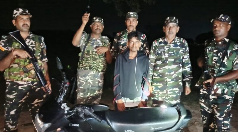 भारत-नेपाल सीमा पर SSB का बड़ा एक्शन: 10.18 ग्राम स्मैक के साथ तस्कर गिरफ्तार, भेजा गया जेल भारत-नेपाल सीमा पर SSB का बड़ा एक्शन: 10.18 ग्राम स्मैक के साथ तस्कर गिरफ्तार, भेजा गया जेल