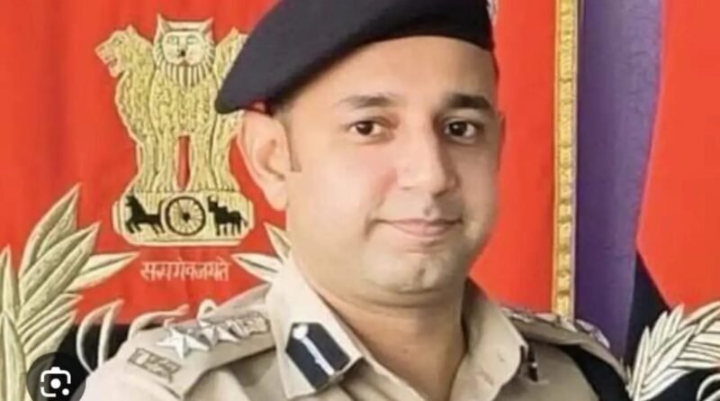 सिद्धार्थनगर: थाने में युवक को जमीन पर पटका, सीने पर पैर रखा; SP ने दरोगा को किया निलंबित