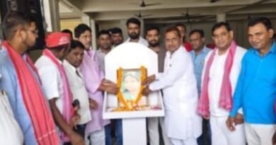 फूलन देवी की जयंती पर सपा कार्यालय में हुआ माल्यार्पण; सामाजिक न्याय और संघर्ष को किया याद