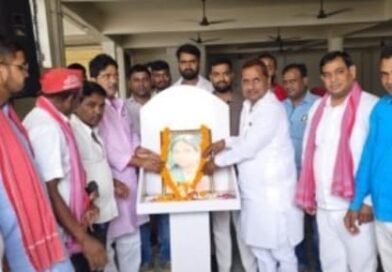 फूलन देवी की जयंती पर सपा कार्यालय में हुआ माल्यार्पण; सामाजिक न्याय और संघर्ष को किया याद फूलन देवी की जयंती पर सपा कार्यालय में हुआ माल्यार्पण; सामाजिक न्याय और संघर्ष को किया याद