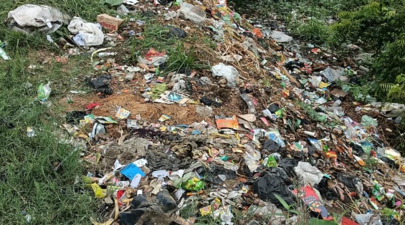 रसूलपुर में कूड़े का अंबार: दुर्गंध से बढ़ा बीमारियों का खतरा, समाजसेवी राम वृक्ष गुप्ता ने CM योगी और DM से की कार्रवाई की मांग रसूलपुर में कूड़े का अंबार: दुर्गंध से बढ़ा बीमारियों का खतरा, समाजसेवी राम वृक्ष गुप्ता ने CM योगी और DM से की कार्रवाई की मांग