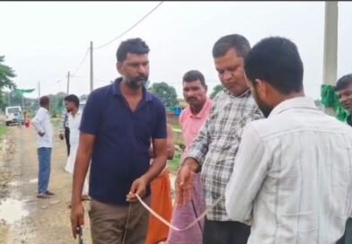 सिद्धार्थनगर: ग्राम प्रधान पर लगा नहर और सड़क की सरकारी भूमि पर मकान बनवाने का आरोप, CM पोर्टल पर शिकायत के बाद PWD ने की जांच