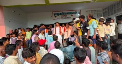 लटेरा सीएचसी में मशीनें गायब होने पर हंगामा, पूर्व विधायक के पहुंचते ही उमड़ी भीड़; स्टाफ नर्स के तबादले पर जताया आक्रोश