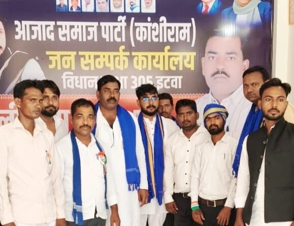 इटवा में आजाद समाज पार्टी कार्यालय पर धूमधाम से फहराया गया तिरंगा, नया कार्यालय भी हुआ शुरू