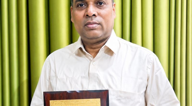 होम्योपैथी के विख्यात चिकित्सक डॉ. भास्कर शर्मा ‘स्वास्थ्य रक्षक सम्मान-2026’ से सम्मानित होम्योपैथी के विख्यात चिकित्सक डॉ. भास्कर शर्मा ‘स्वास्थ्य रक्षक सम्मान-2026’ से सम्मानित