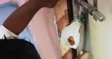 इटवा में सील तोड़े गए जनता सेवा अस्पताल पर छापेमारी, सील तोड़कर ऑपरेशन करने का आरोप; पुलिस कार्रवाई पर उठे सवाल
