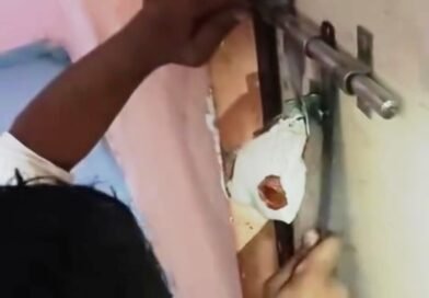इटवा में सील तोड़े गए जनता सेवा अस्पताल पर छापेमारी, सील तोड़कर ऑपरेशन करने का आरोप; पुलिस कार्रवाई पर उठे सवाल इटवा में सील तोड़े गए जनता सेवा अस्पताल पर छापेमारी, सील तोड़कर ऑपरेशन करने का आरोप; पुलिस कार्रवाई पर उठे सवाल