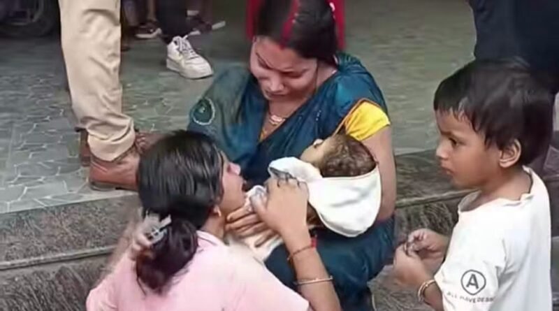 प्राइम टाइम स्पेशल डॉक्टर की लापरवाही ने छीना बेबस मां का इकलौता सहारा: 2 साल की मासूम की मौत, पर्ची फाड़कर फेंकने का आरोप प्राइम टाइम स्पेशल डॉक्टर की लापरवाही ने छीना बेबस मां का इकलौता सहारा: 2 साल की मासूम की मौत, पर्ची फाड़कर फेंकने का आरोप