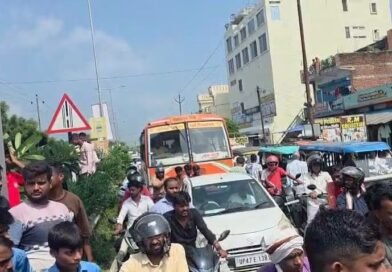 सिद्धार्थ नगर में जेन अल्फा की नाराजगी – कॉलेज में घुसा नाले का गंदा पानी: भड़के 3600 छात्र-छात्राओं ने लगाया जाम, सड़क पर लगी वाहनों की लंबी कतार सिद्धार्थ नगर में जेन अल्फा की नाराजगी – कॉलेज में घुसा नाले का गंदा पानी: भड़के 3600 छात्र-छात्राओं ने लगाया जाम, सड़क पर लगी वाहनों की लंबी कतार