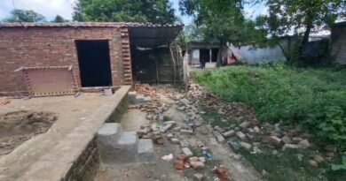 सिद्धार्थनगर: बुलडोजर नीति पर भारी पड़ा कब्जा! सोनबरसा में ‘नवीन परती’ पर अवैध निर्माण, बंद हुआ कई घरों का रास्ता