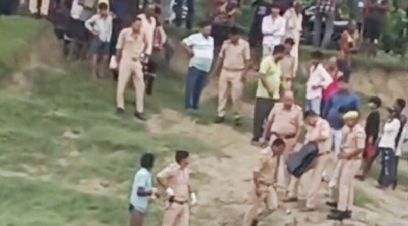 मुंहचुरवा घाट से लापता ई-रिक्शा चालक का शव सोनवरसा घाट के पास मिला, इलाके में सनसनी मुंहचुरवा घाट से लापता ई-रिक्शा चालक का शव सोनवरसा घाट के पास मिला, इलाके में सनसनी