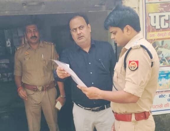 सिद्धार्थनगर में त्योहारों से पहले प्रशासन सख्त: इटवा में पटाखा दुकानों का हुआ संयुक्त निरीक्षण, दिए गए कड़े निर्देश