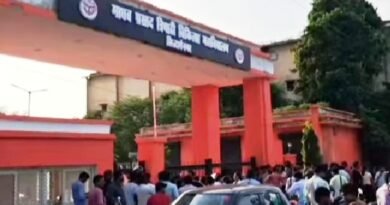 प्राइम टाइम स्पेशल , सिद्धार्थनगर मेडिकल कॉलेज में इंटर्न डॉक्टरों का हल्लाबोल: सिंगल रूम में डबल ऑक्यूपेंसी के फरमान पर धरना, बोले- ’24 घंटे ड्यूटी के बाद कहां सोएं?’