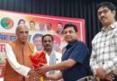 सांसद रत्न सम्मान मिलने के बाद पहली बार सिद्धार्थनगर पहुंचे जगदंबिका पाल, कार्यकर्ताओं ने ढोल-नगाड़ों के साथ किया भव्य स्वागत सांसद रत्न सम्मान मिलने के बाद पहली बार सिद्धार्थनगर पहुंचे जगदंबिका पाल, कार्यकर्ताओं ने ढोल-नगाड़ों के साथ किया भव्य स्वागत