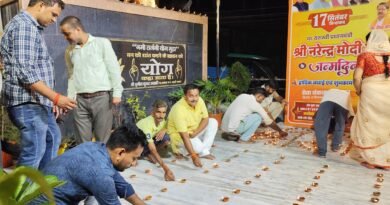 बॉर्डर गेट से योग मुद्रा पार्क तक जगमगाए हजारों दीप, प्रधानमंत्री मोदी के जन्मदिन पर बढ़नी में बना दीपोत्सव जैसा माहौल